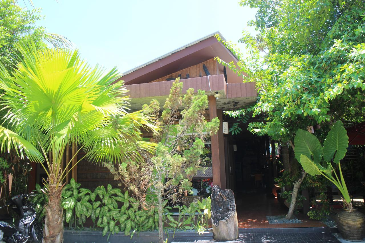 Lawaka Hotel Ampana Exterior foto