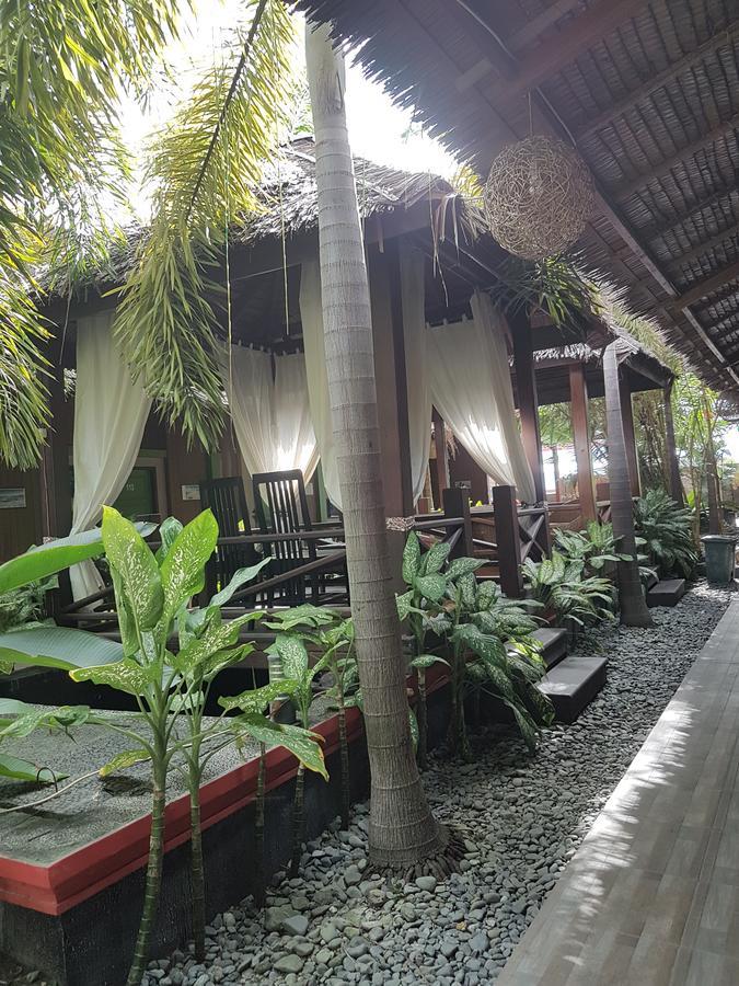 Lawaka Hotel Ampana Exterior foto